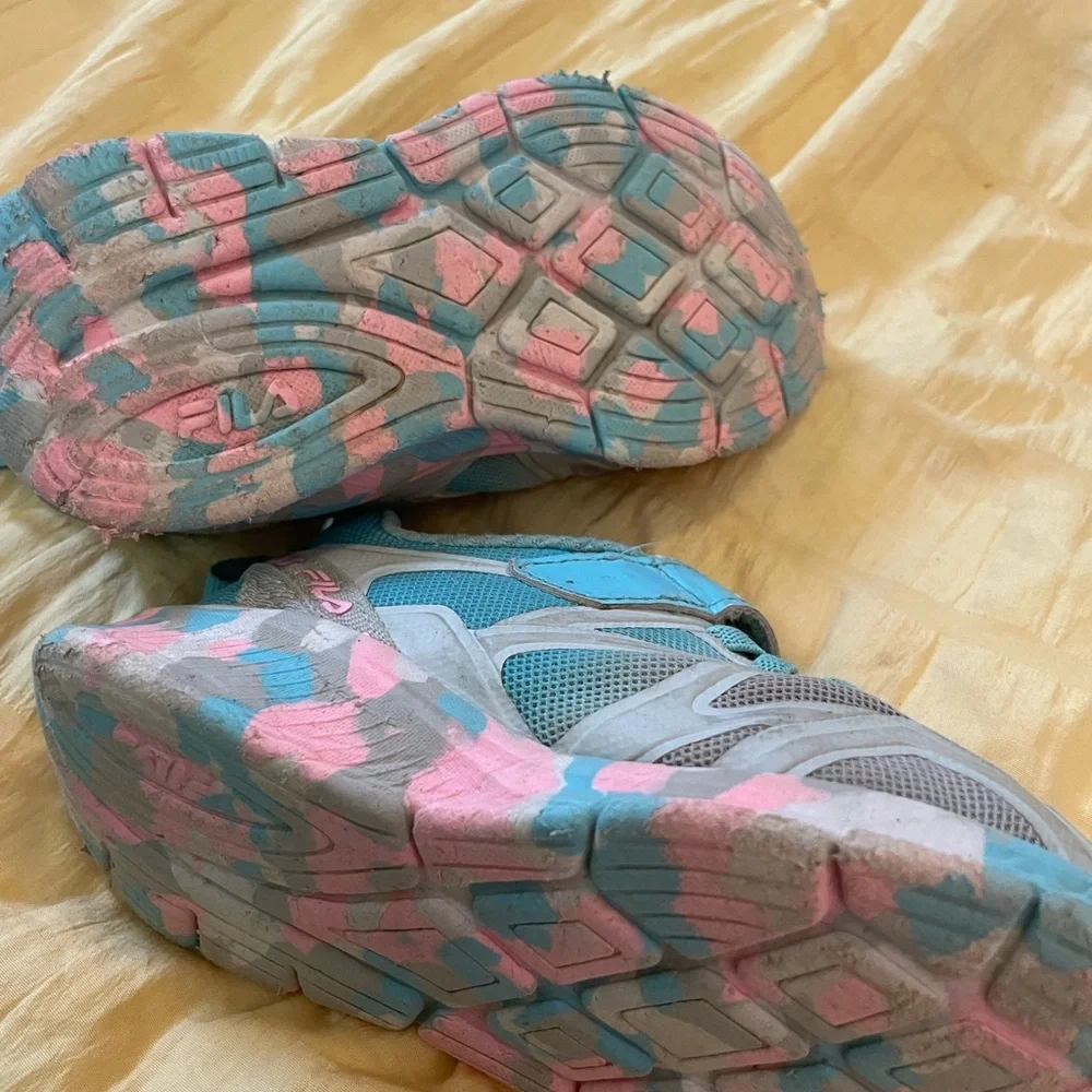 Fila Little Girls‎ Tennis shoes Sneakers Velcro closure size 8